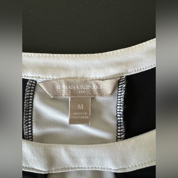 Banana Republic Black Tank Top with White Accents - Picture 5 of 6